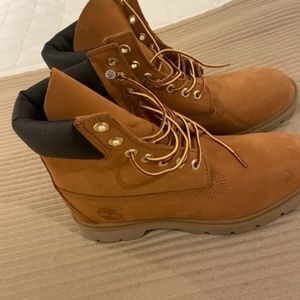 Timberland - US size 7 LIKE NEW